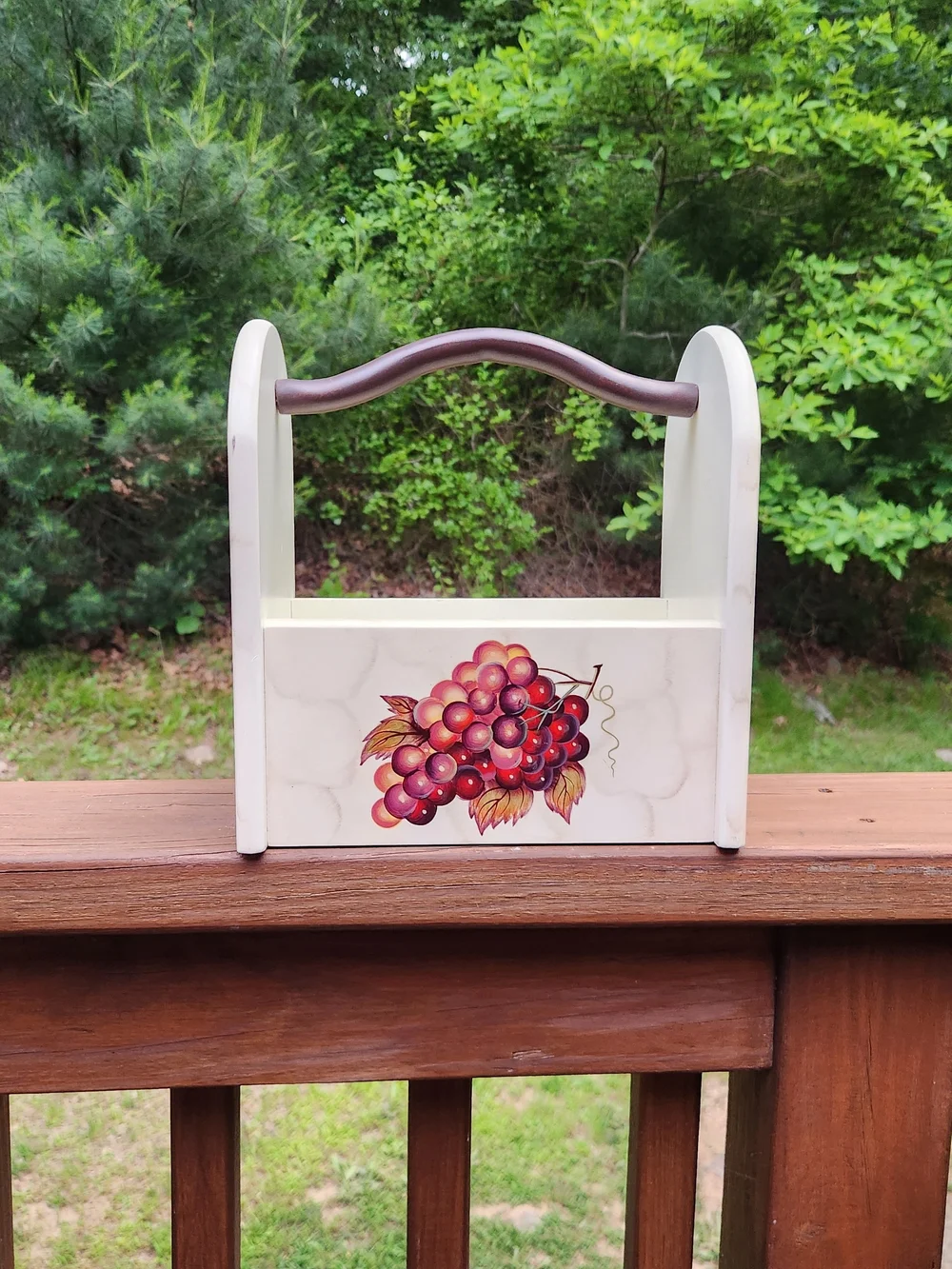 Pomerantz Wooden Utensil Caddy with Grape Motif